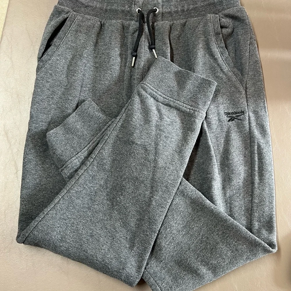 Reebok Gray Joggers with Elastic Waistband and Tapered Legs, size M - Picture 1 of 5